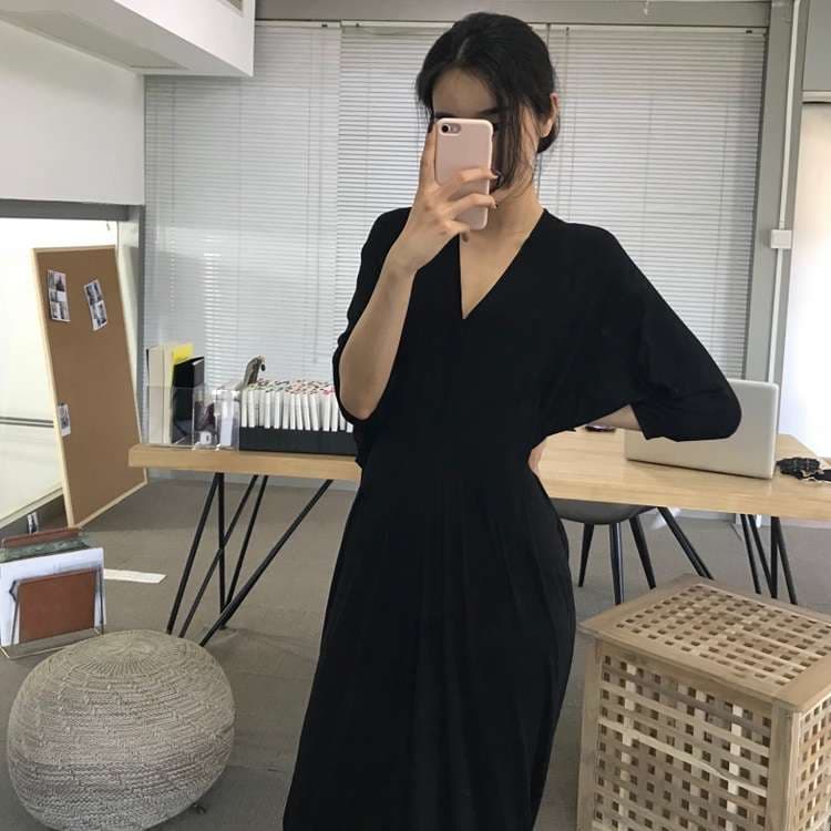 キレイめファッション  Vネック薄手ロングワンピース