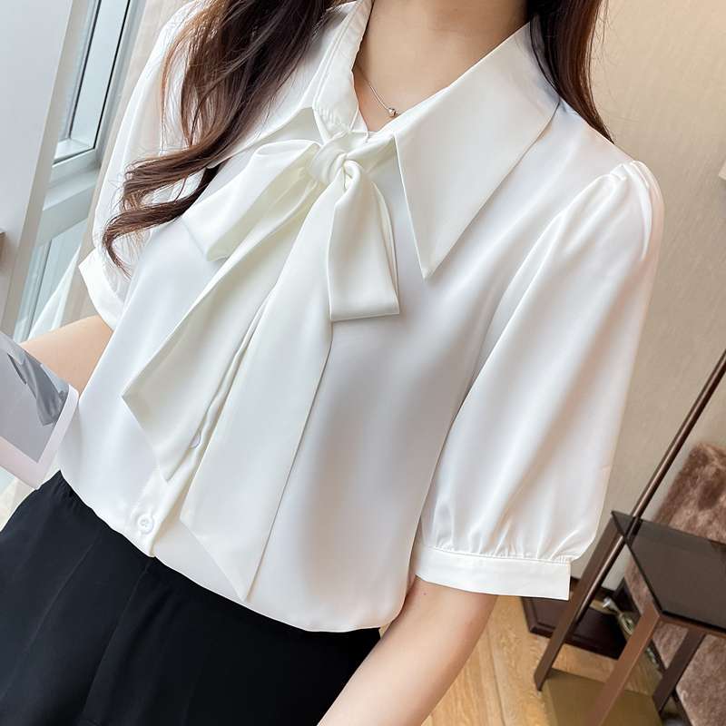 キレイめファッション  リボンタイ付きパフスリーブブラウス