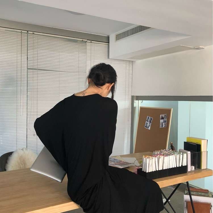 キレイめファッション  Vネック薄手ロングワンピース