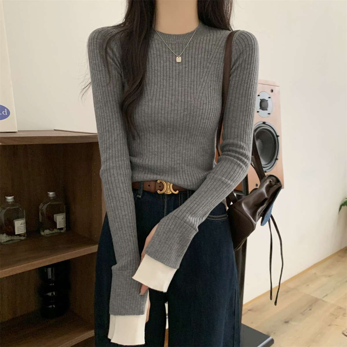 キレイめファッション コンパクトシルエット綺麗目リブニット