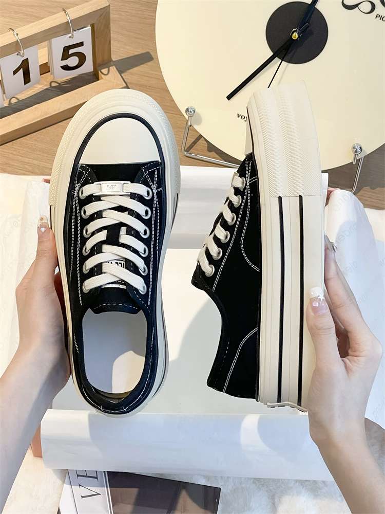 キレイめファッション  厚底レッドキャンバススニーカー