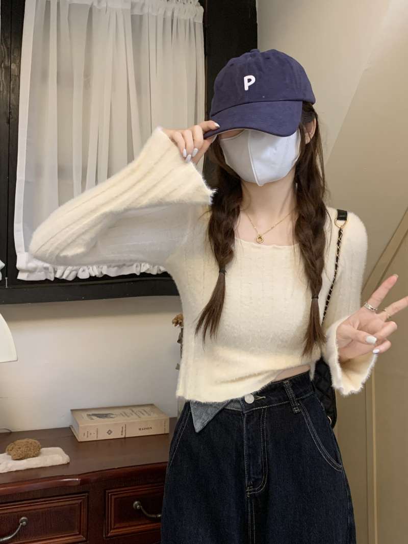 キレイめファッション もこもこ素材ショート丈綺麗目ニット