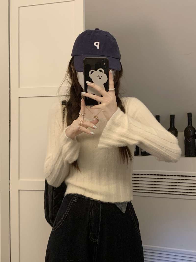 キレイめファッション もこもこ素材ショート丈綺麗目ニット