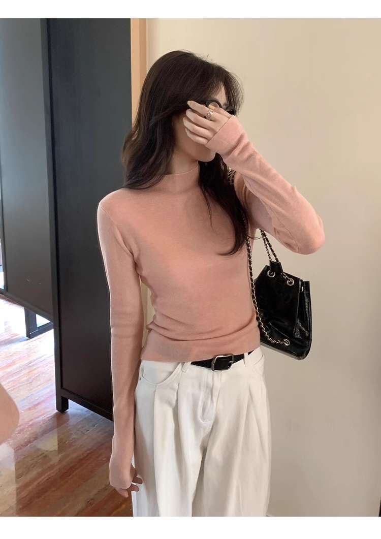 キレイめファッション 柔らかシルエット綺麗目ハイネックニット