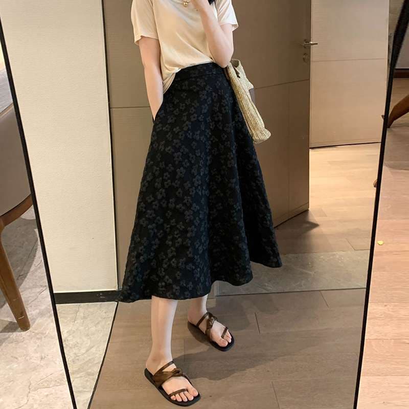 キレイめファッション  花柄フレアロングスカート