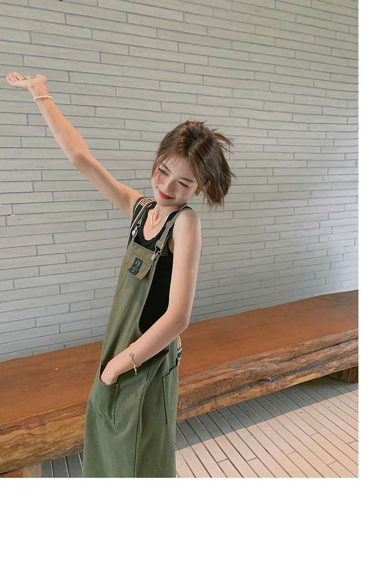 キレイめファッション 画像には実際にスカートではなく、ワンピースやジャンパースカートが写っていますが、ご指示に従ってと説明を作成いたします。