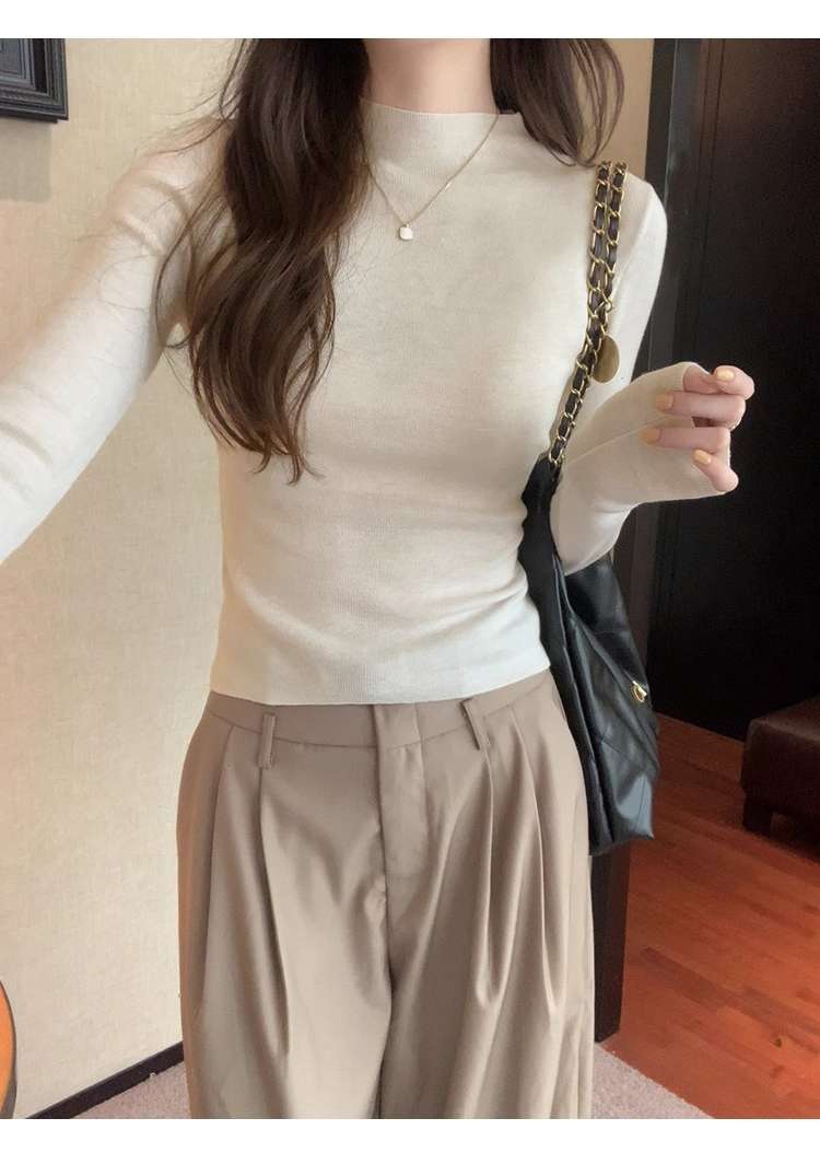 キレイめファッション 柔らかシルエット綺麗目ハイネックニット