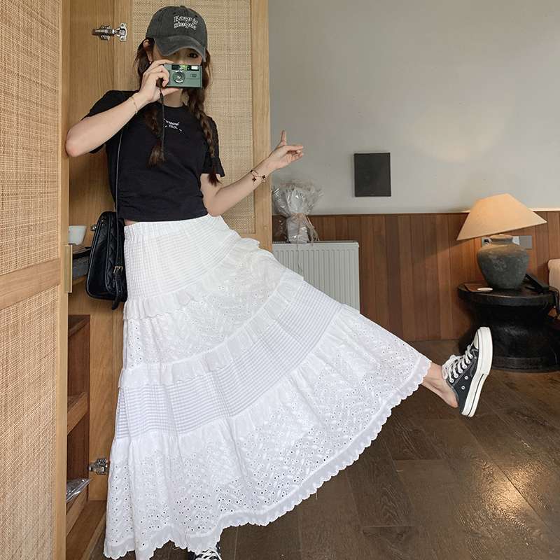 キレイめファッション  刺繍レース きれいめカジュアルマキシティアードスカート