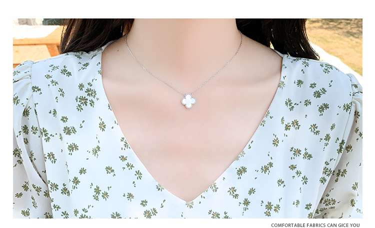 キレイめファッション  小花柄フレアマキシワンピース