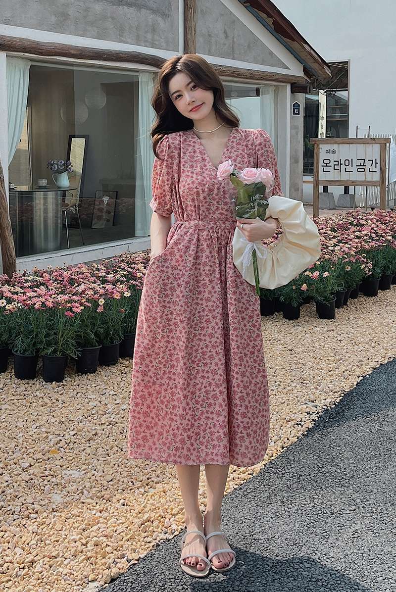 キレイめファッション  きれいめカジュアル花柄ラップワンピース
