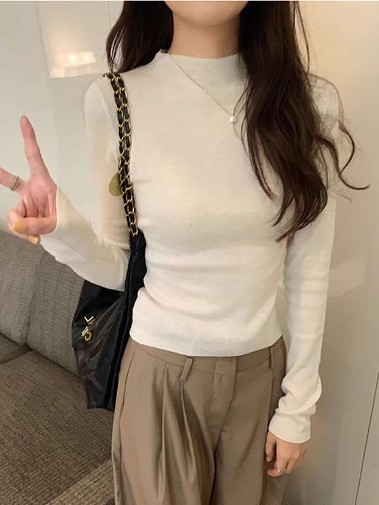 キレイめファッション 柔らかシルエット綺麗目ハイネックニット