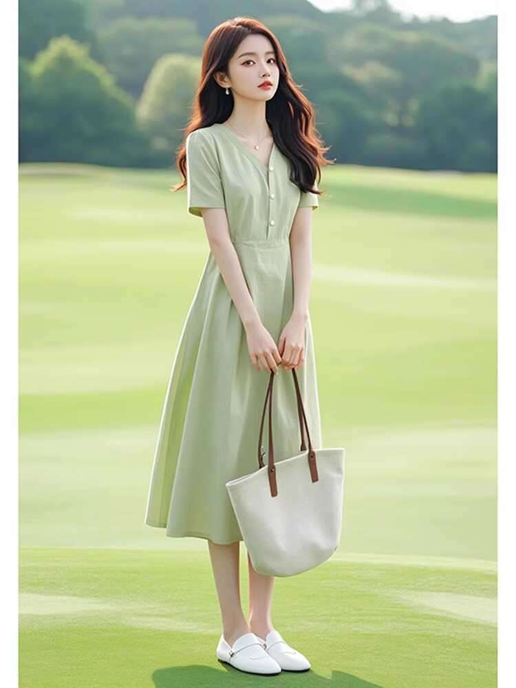キレイめファッション 上品シンプルVネックAラインワンピース