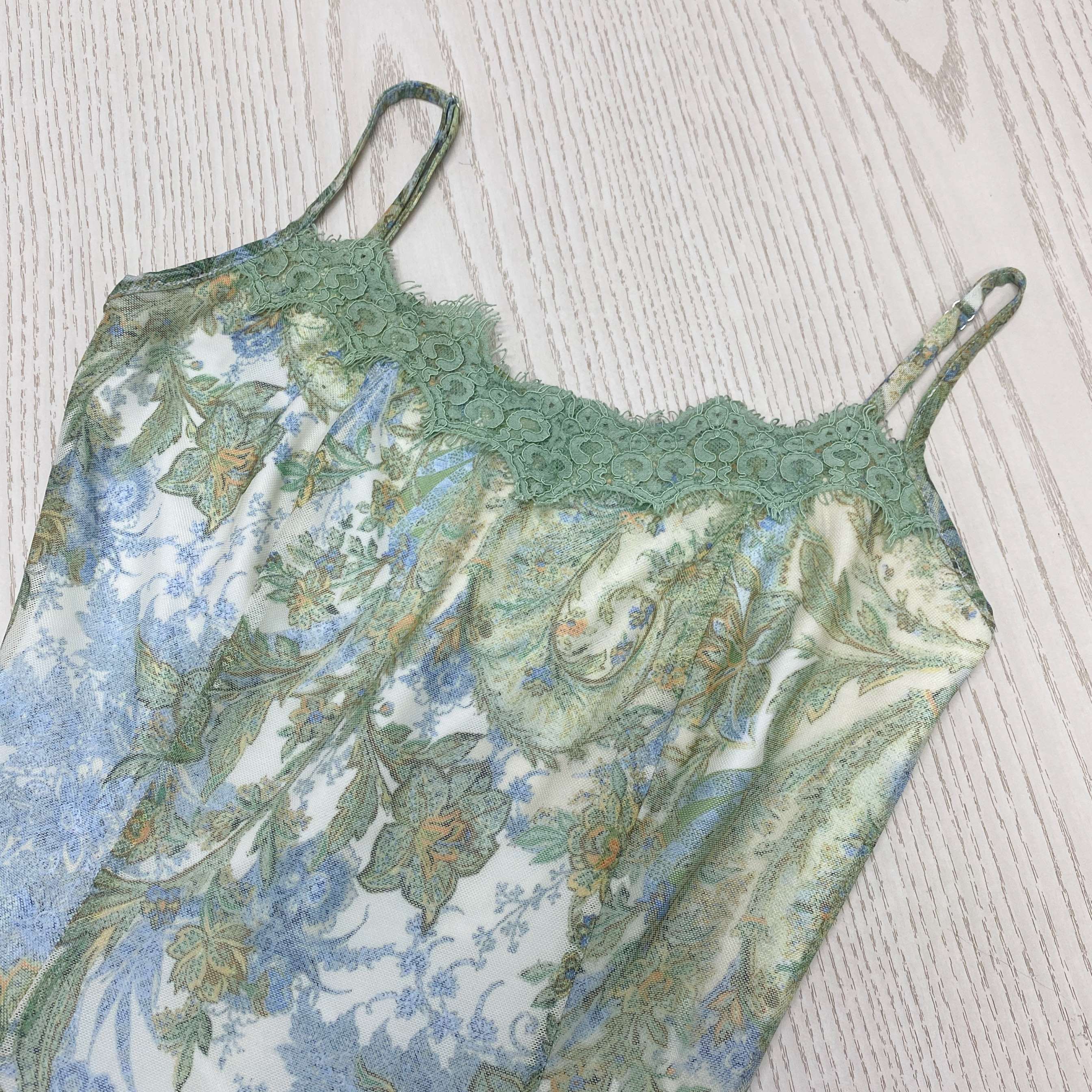 キレイめファッション 花柄刺繍入りキャミソールマキシワンピース