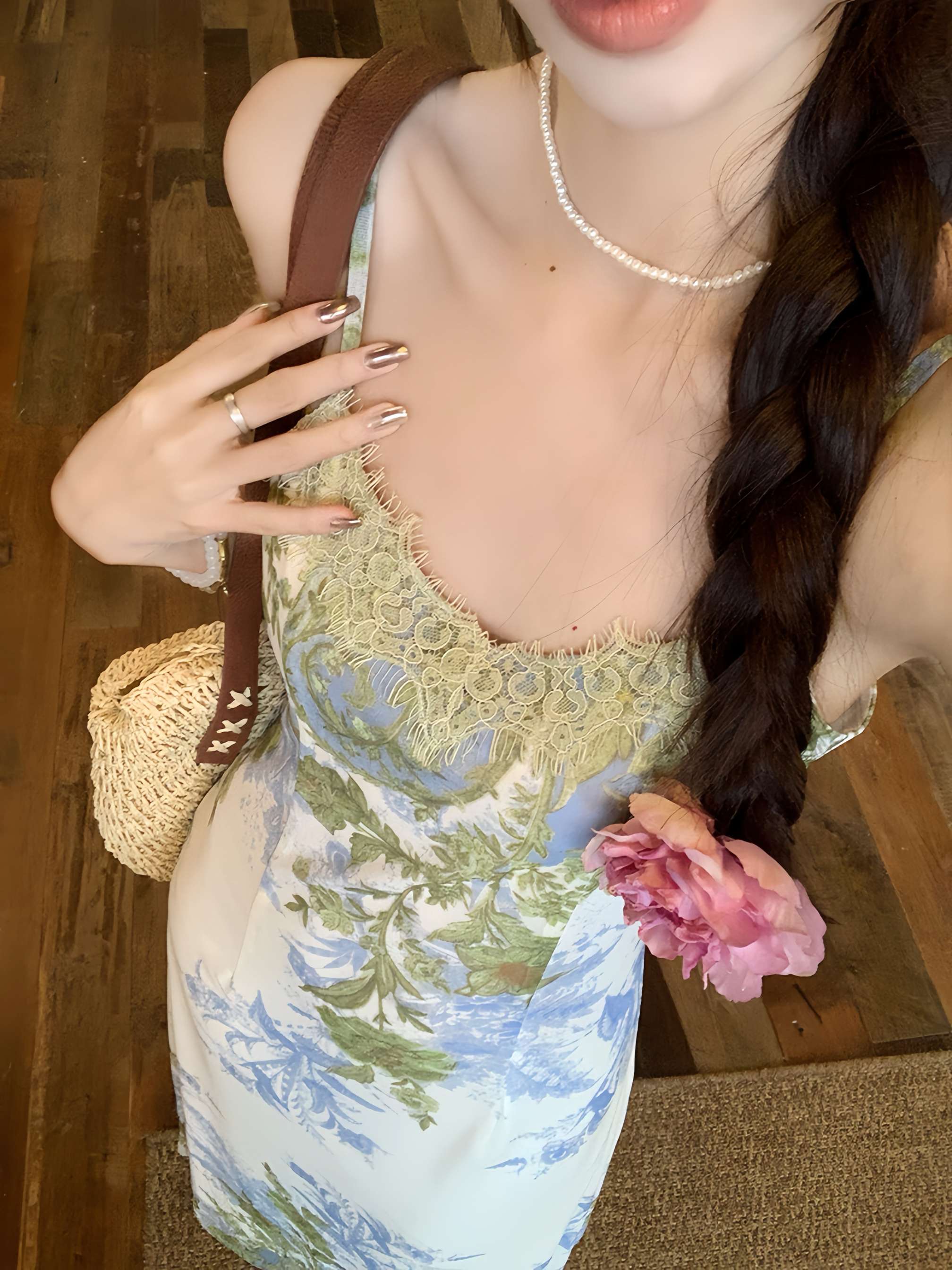 キレイめファッション 花柄刺繍入りキャミソールマキシワンピース