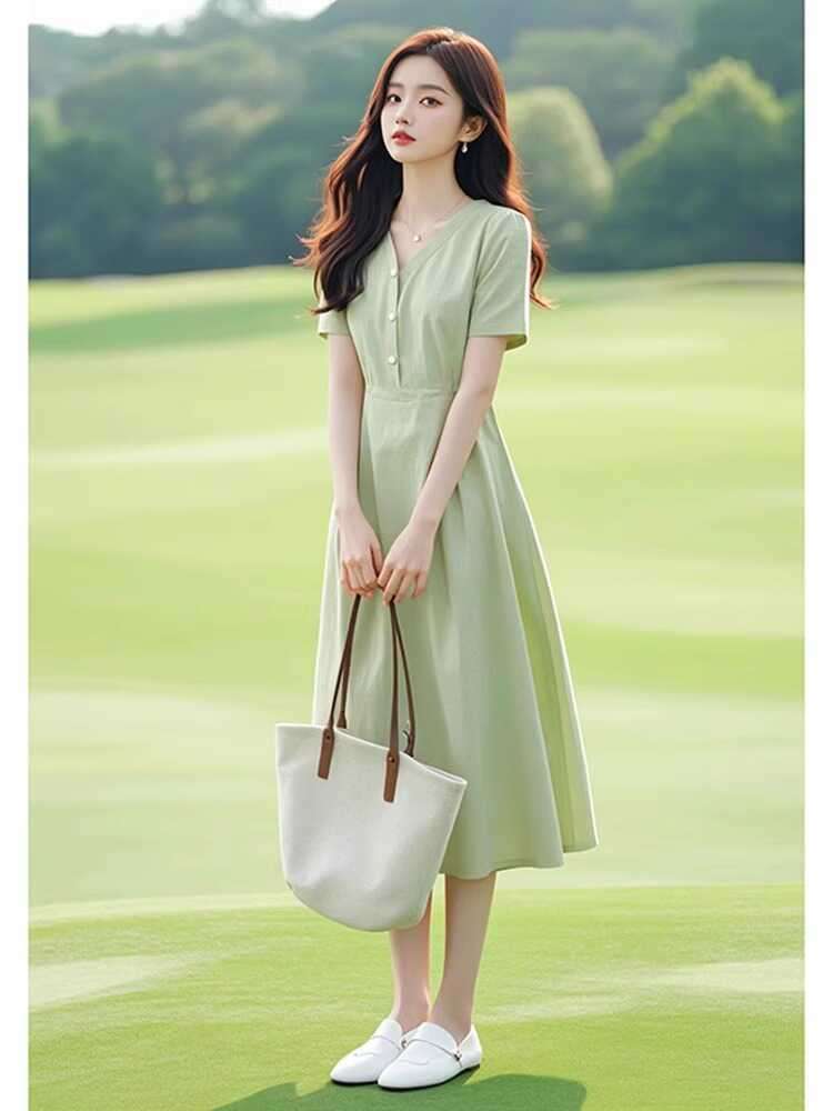 キレイめファッション 上品シンプルVネックAラインワンピース